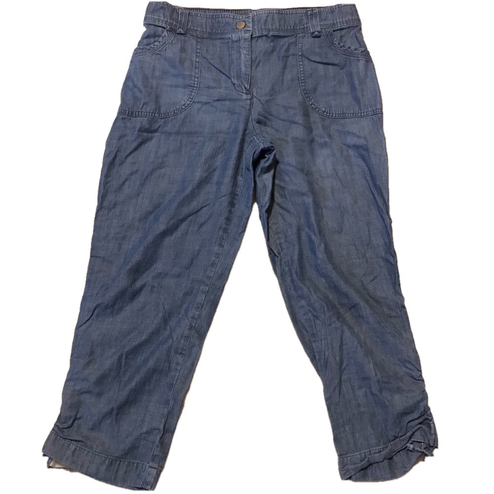 ⭐️ 3 For $15 Chicos Chambray Capris